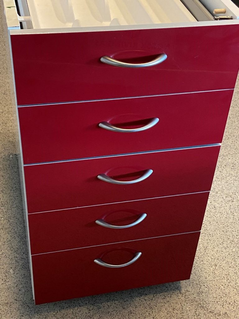 Kjøkken med røde fronter 2