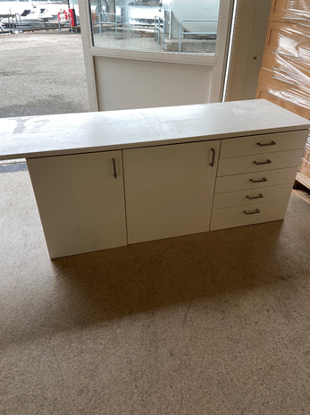 Enkelt, hvitt kjøkken 1