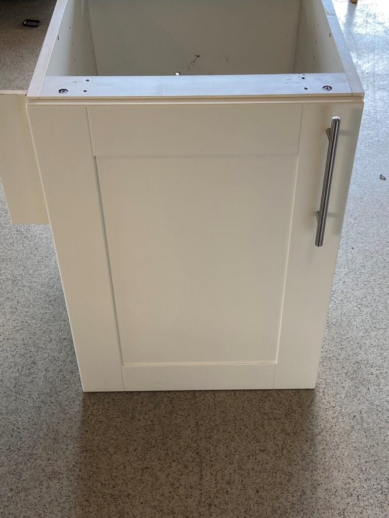 Pent, hvitt kjøkken 1